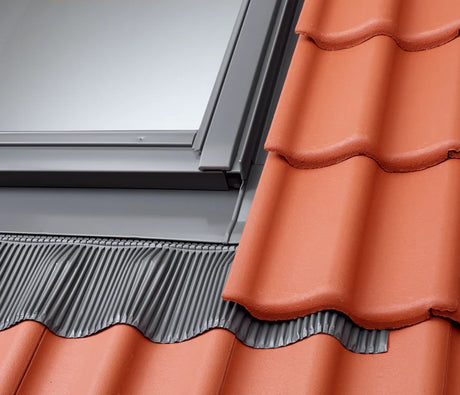 134x118 cm VELUX Pro EDW UK06 1000 Tile Flashing with Insulation | Grey Aluminium Finish.