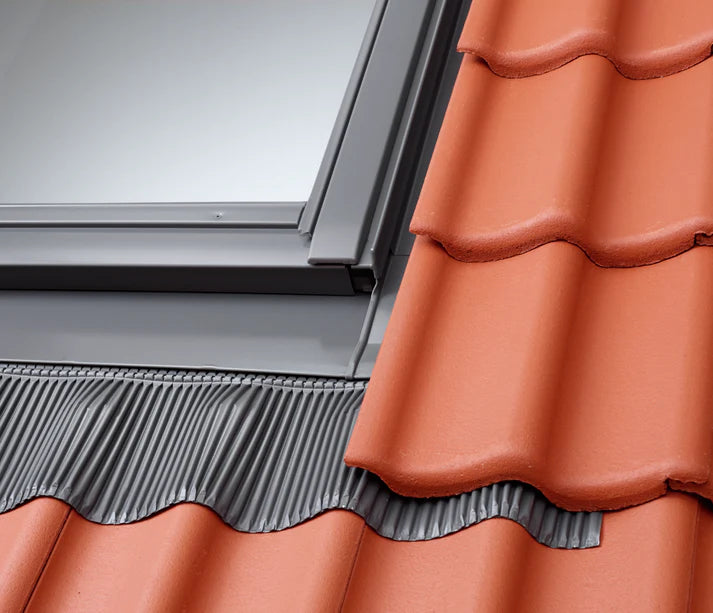 78x140 cm VELUX Pro EDW MK08 1000 Tile Flashing with Insulation | Grey Aluminium Finish.